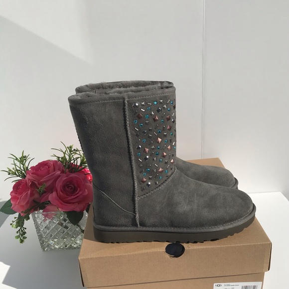 UGG Classic Short Stud II - Picture 4 of 10